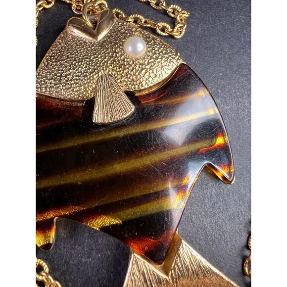 Vintage Sarah Coventry Fish Pendant Necklace 24” Gold Tone Lucite Pearl - Picture 7 of 11